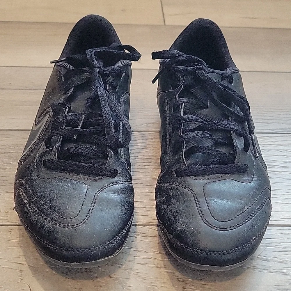 Nike Tiempo Legend 9 Club Black Soccer Cleats Boys Size 6 - Picture 5 of 7